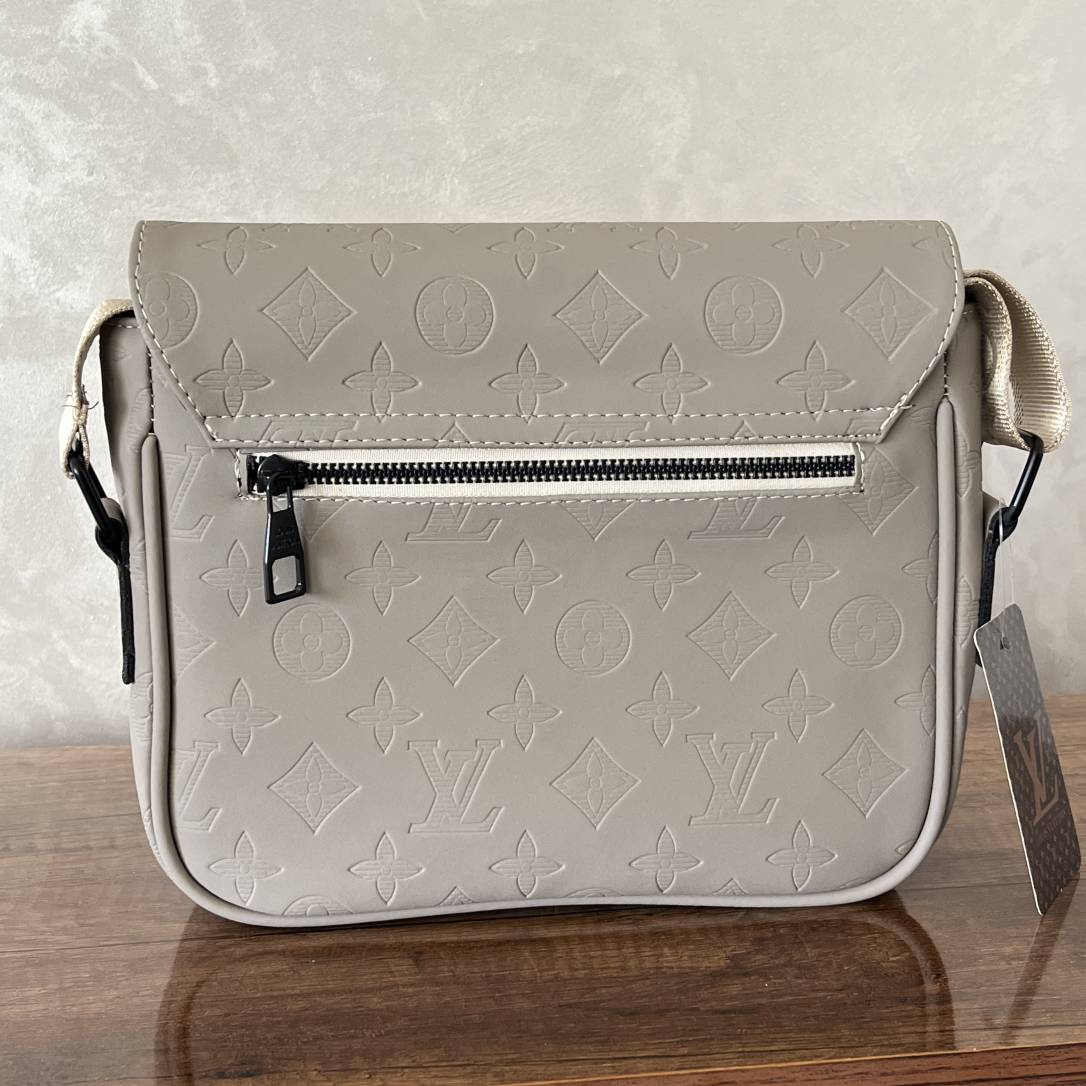 Sacs de Luxe LV pour Homme – Élégance et Style