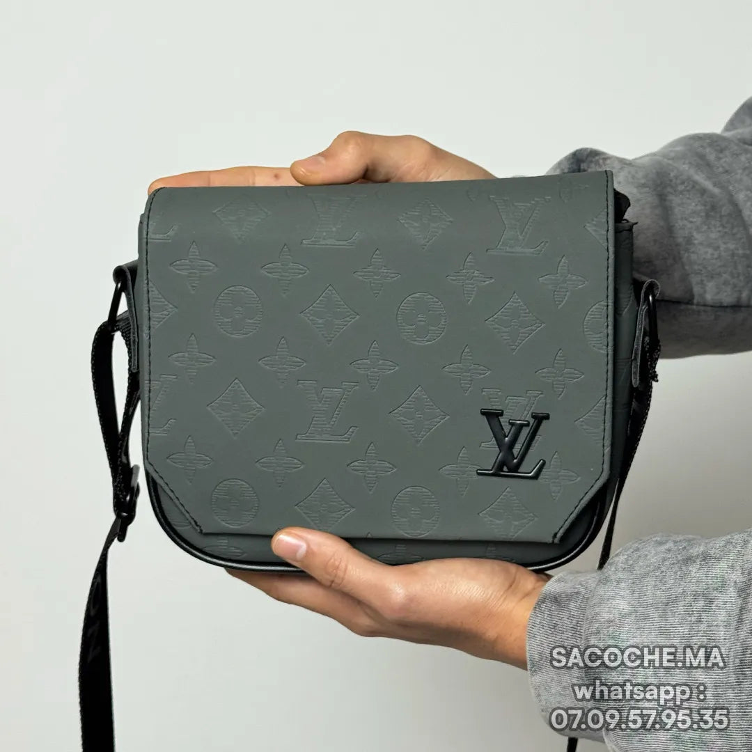 LV Monogram militaire  – 20x17CM