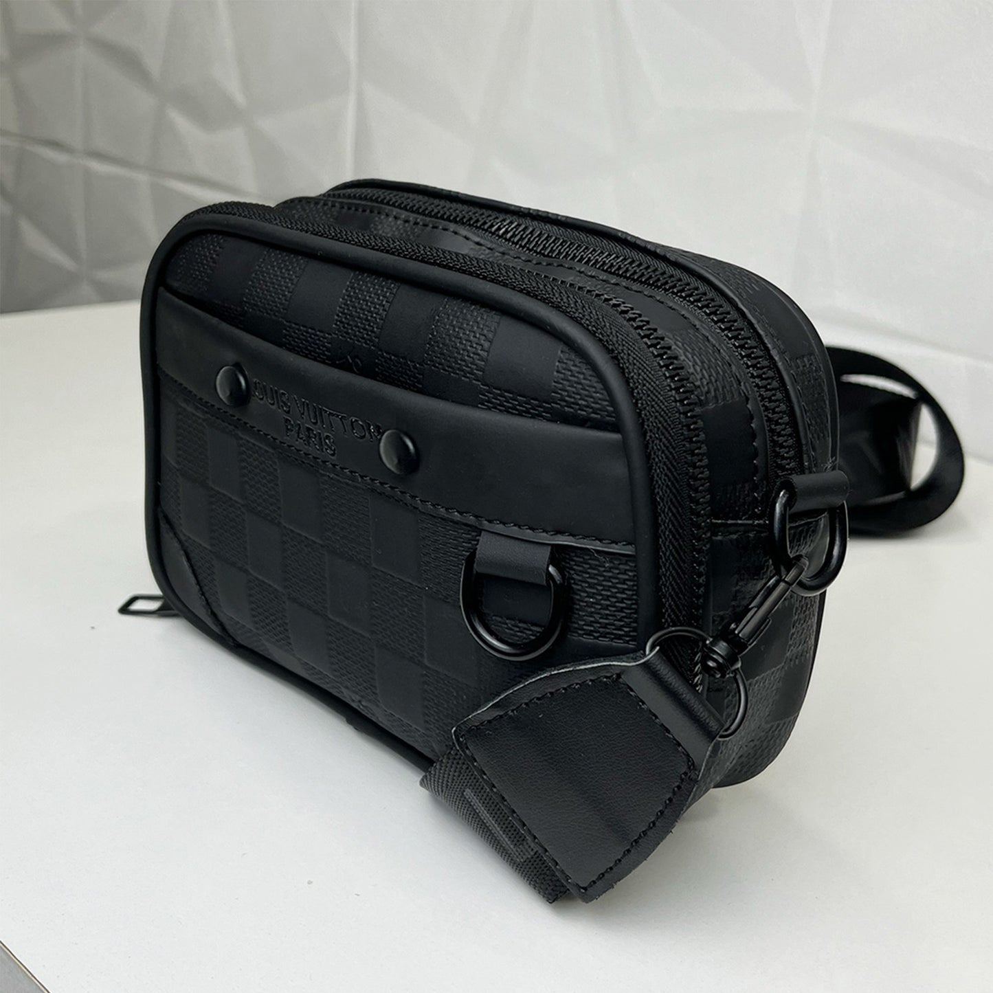 LV Crossbody Sacoche – Élégance et Style