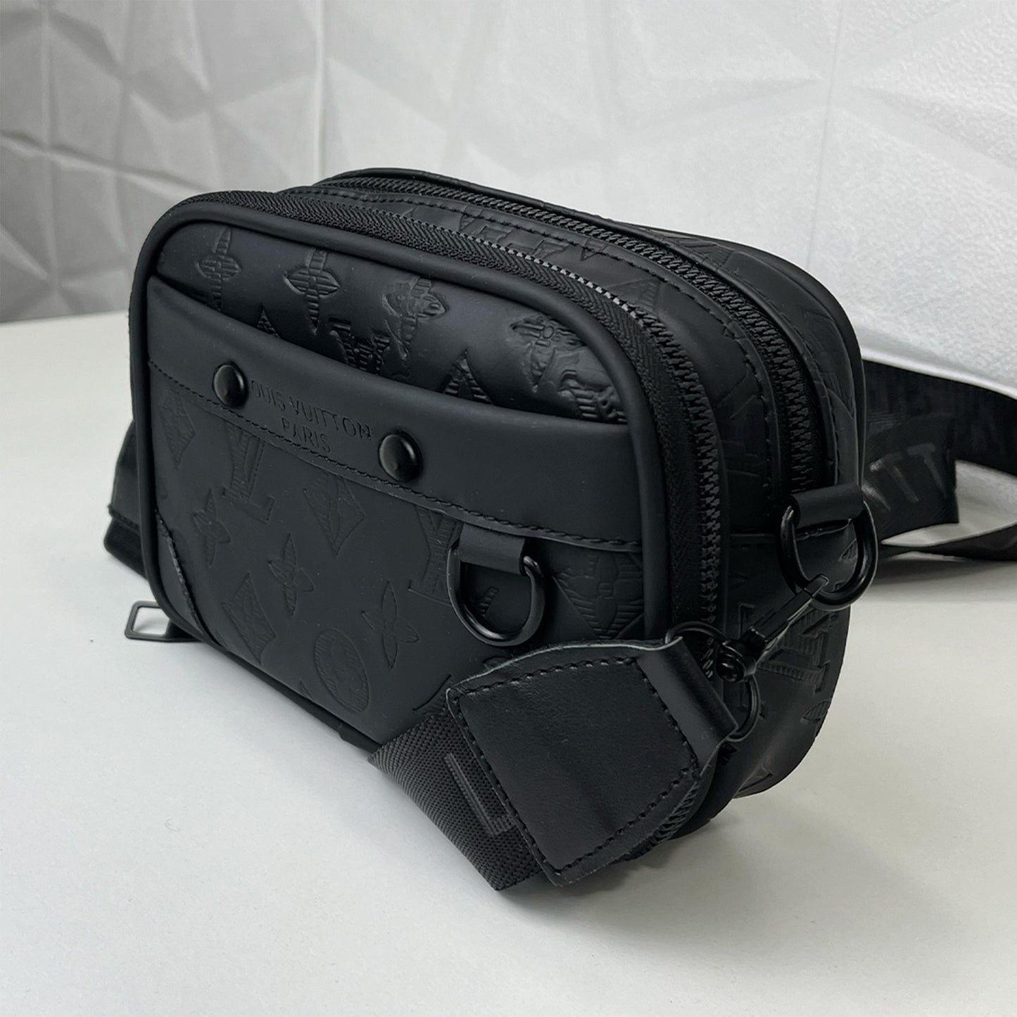 LV Crossbody Sacoche – Élégance et Style