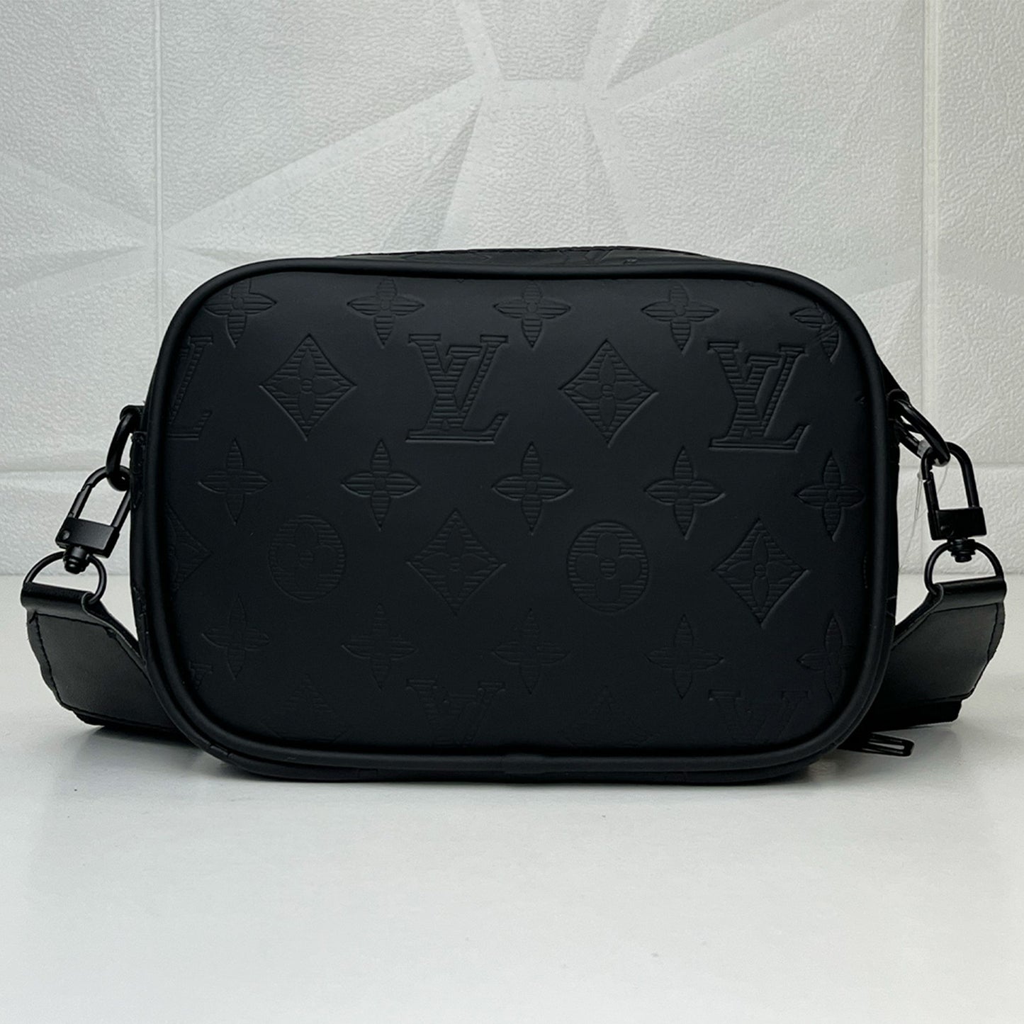 LV Crossbody Sacoche – Élégance et Style