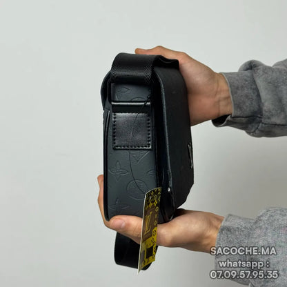 LV Monogram gris foncé  – 20x17CM