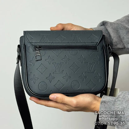 LV Monogram gris foncé  – 20x17CM