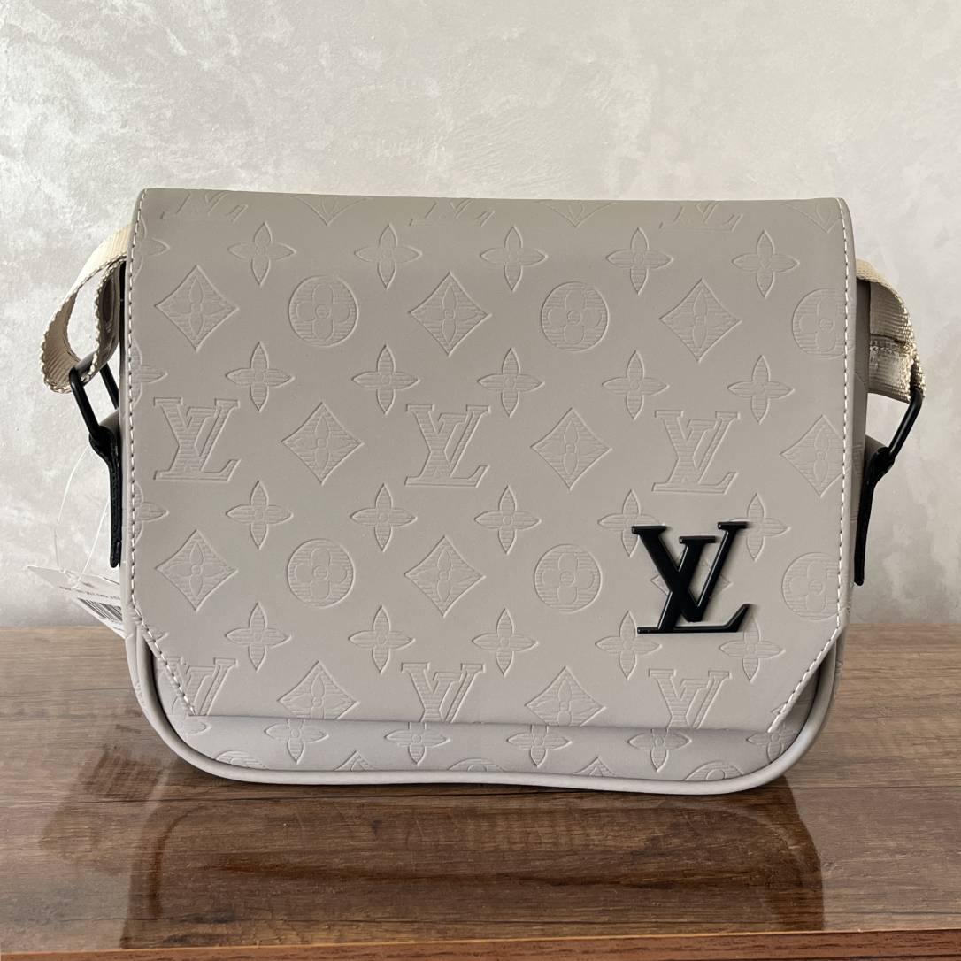 Sacs de Luxe LV pour Homme – Élégance et Style