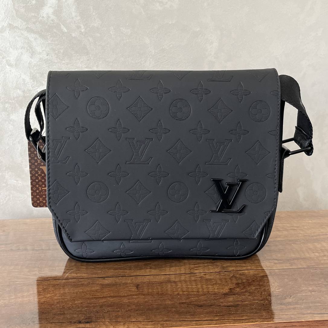 Sacs de Luxe LV pour Homme – Élégance et Style