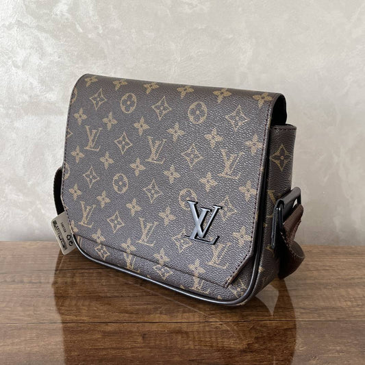 Sacs de Luxe LV pour Homme – Élégance et Style