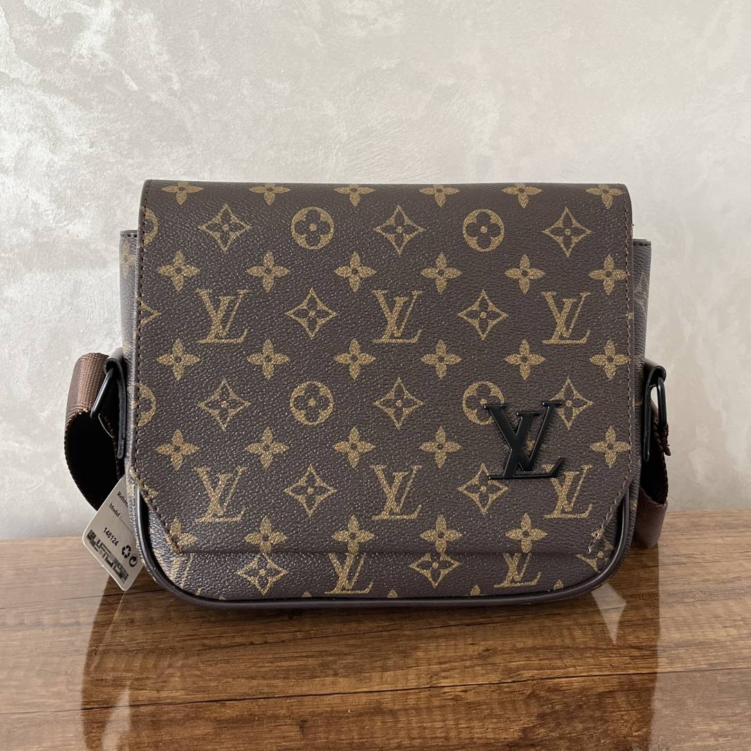 Sacs de Luxe LV pour Homme – Élégance et Style
