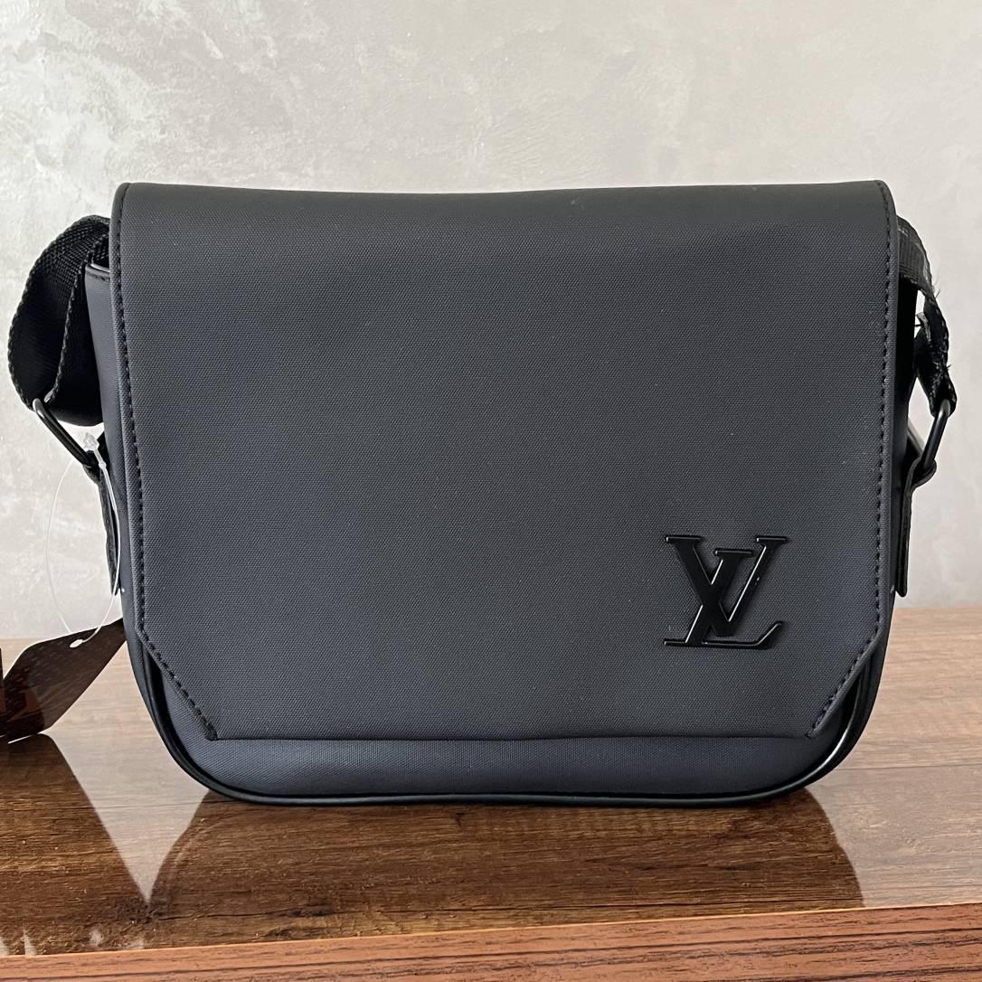 Sacs de Luxe LV pour Homme – Élégance et Style