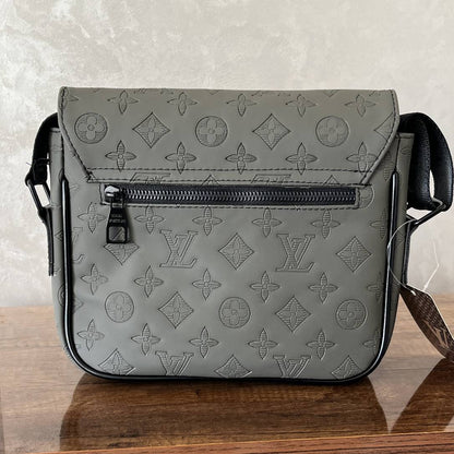 Sacs de Luxe LV pour Homme – Élégance et Style