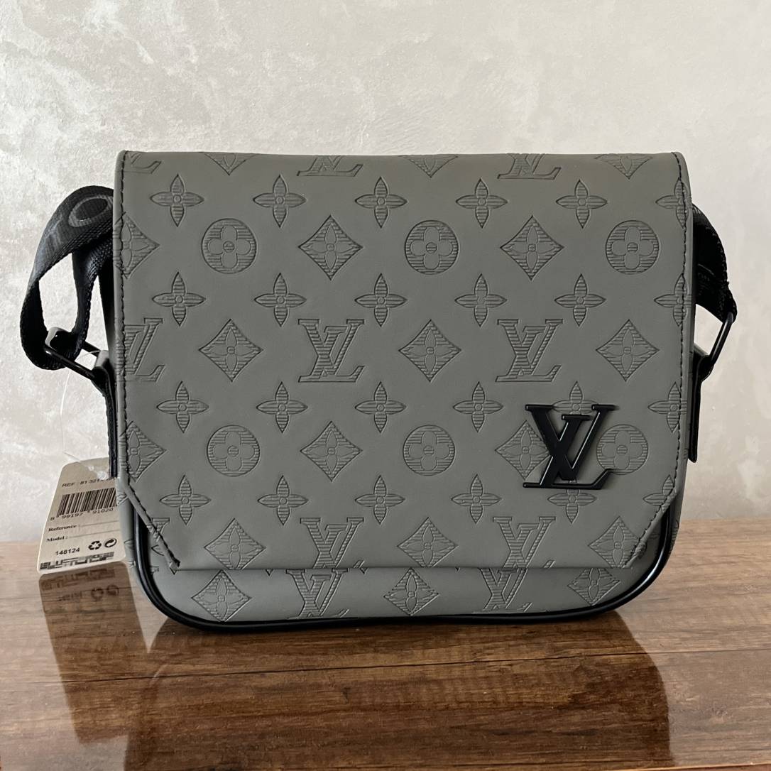 Sacs de Luxe LV pour Homme – Élégance et Style